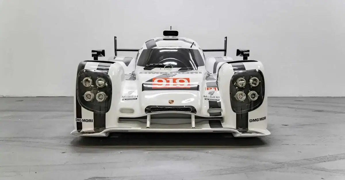  Sotheby's mette all'asta la Porsche 919 Hydrid in versione showcar