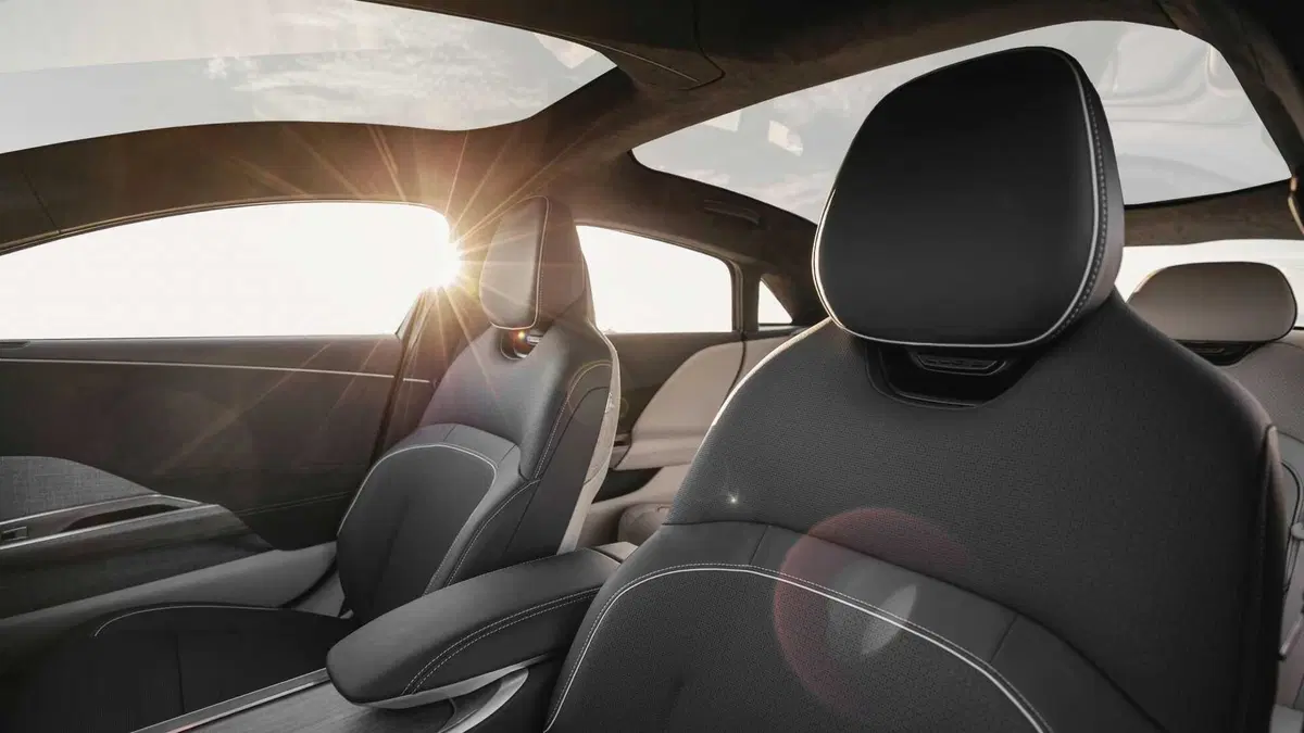 La rivale della Model S arriva dagli USA (15)