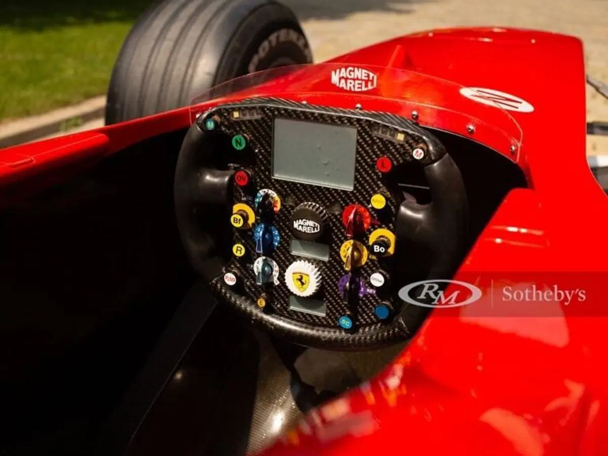 Una Ferrari F2003-GA in vendita a Londra  (7)