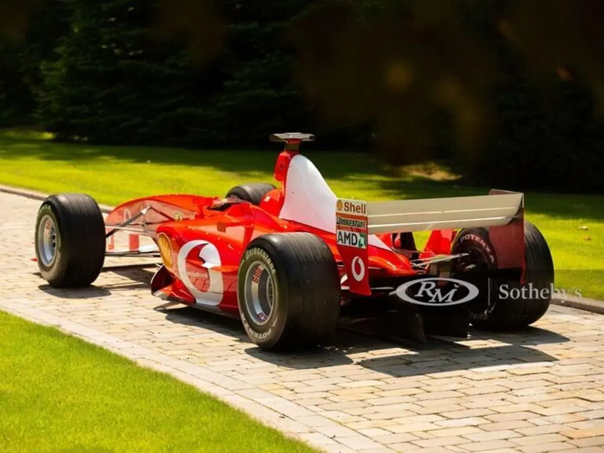Una Ferrari F2003-GA in vendita a Londra  (5)