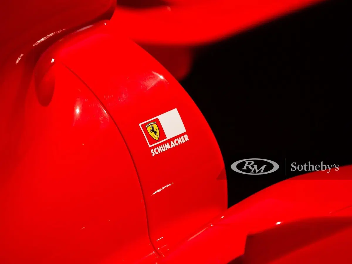 Una Ferrari F2003-GA in vendita a Londra  (8)