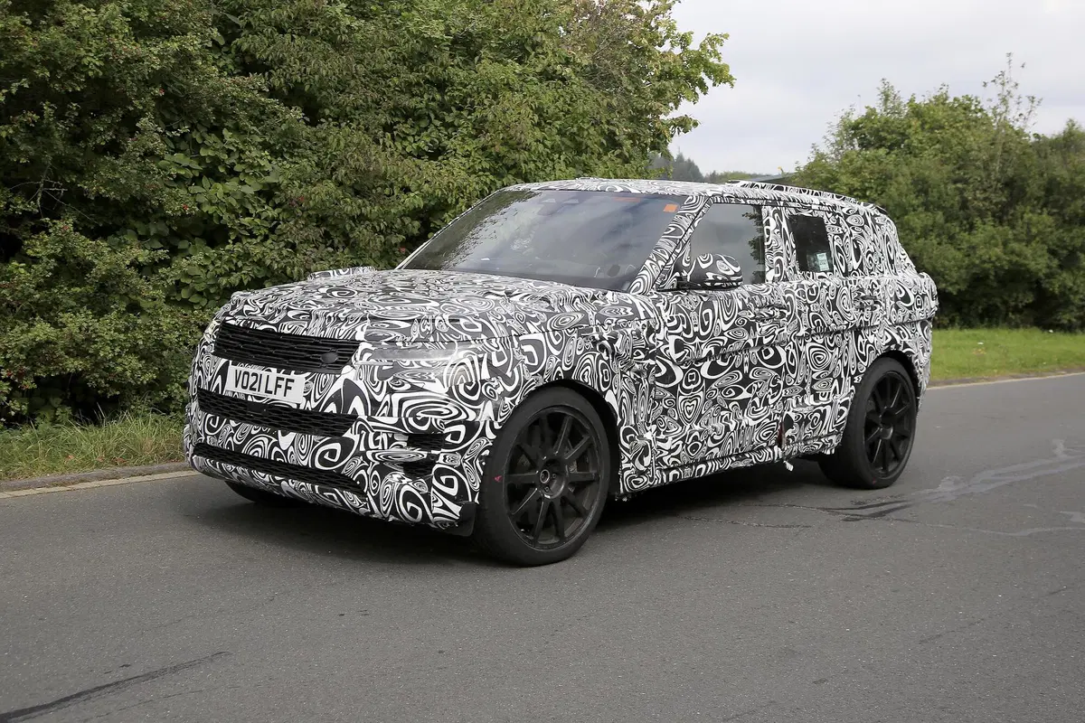 Range Rover Sport SVR, le foto spia  (4)
