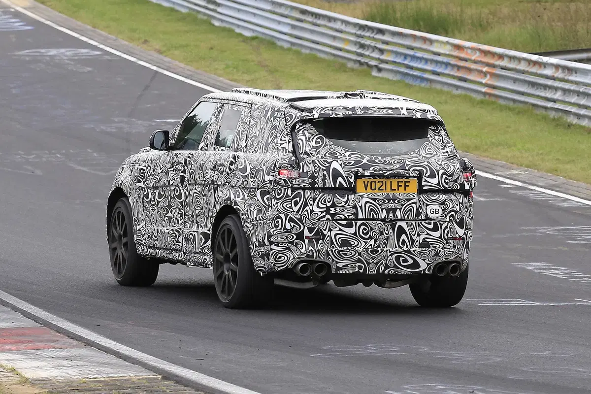 Range Rover Sport SVR, le foto spia  (7)