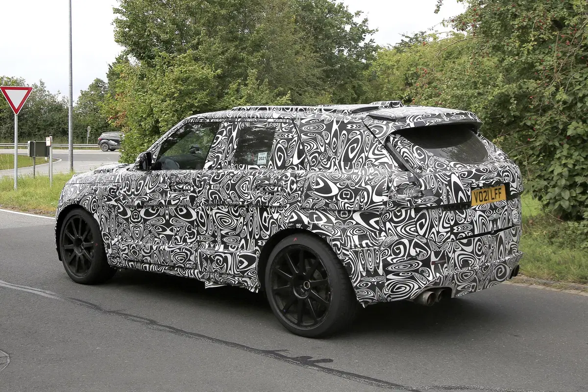 Range Rover Sport SVR, le foto spia  (8)