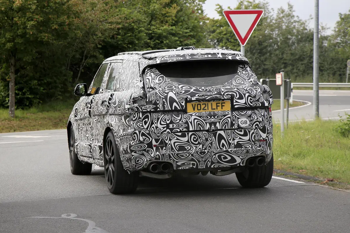 Range Rover Sport SVR, le foto spia  (11)