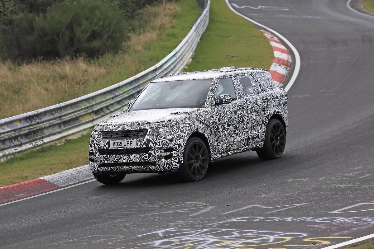 Range Rover Sport SVR, le foto spia  (12)