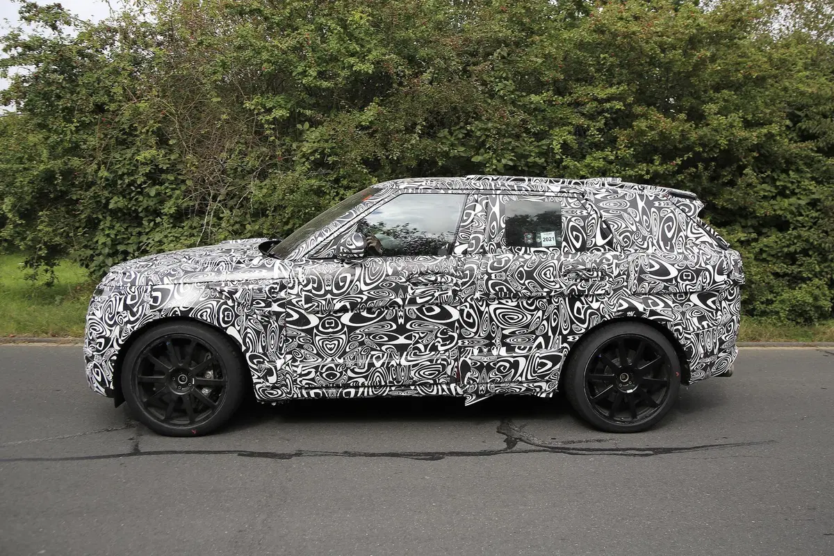 Range Rover Sport SVR, le foto spia  (13)
