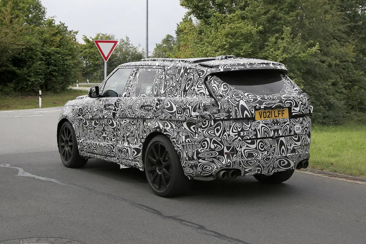 Range Rover Sport SVR, le foto spia  (16)