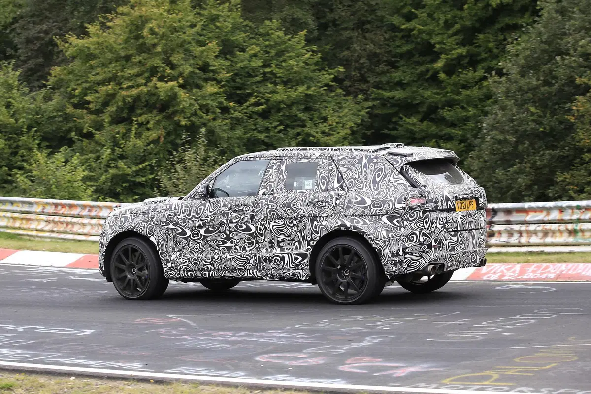 Range Rover Sport SVR, le foto spia  (17)