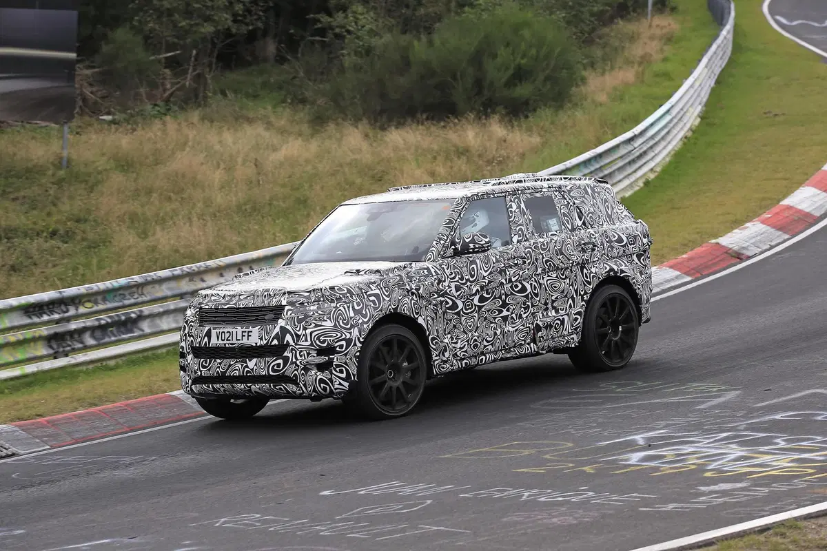 Range Rover Sport SVR, le foto spia  (19)