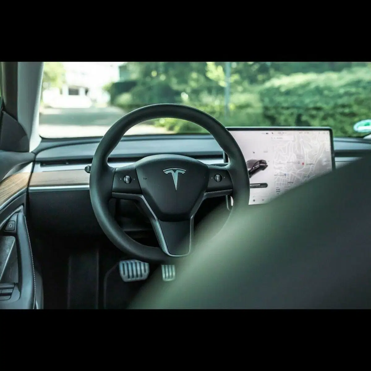 Manhart crea la prima Tesla con griglia anteriore, Piace? (17)