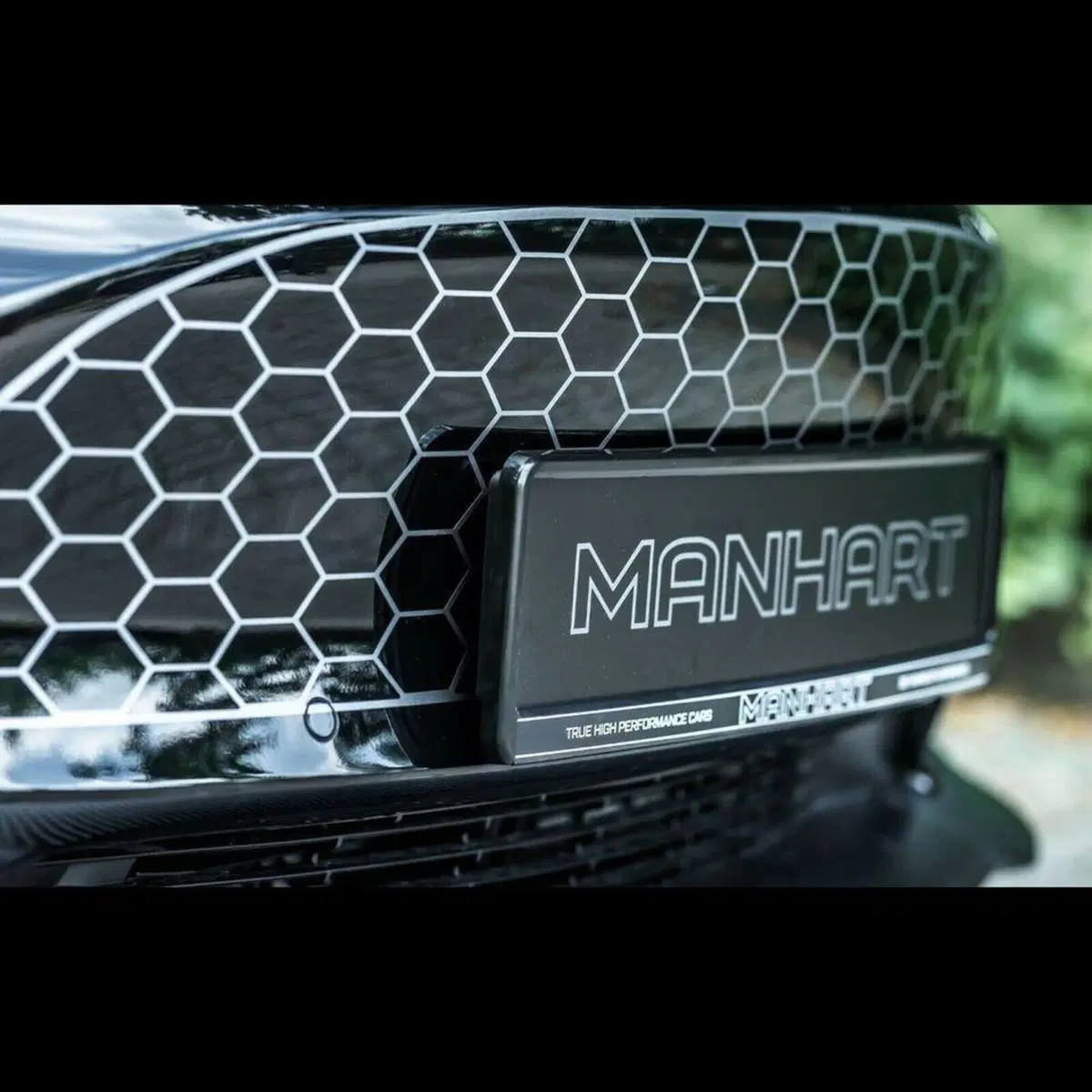Manhart crea la prima Tesla con griglia anteriore, Piace? (6)
