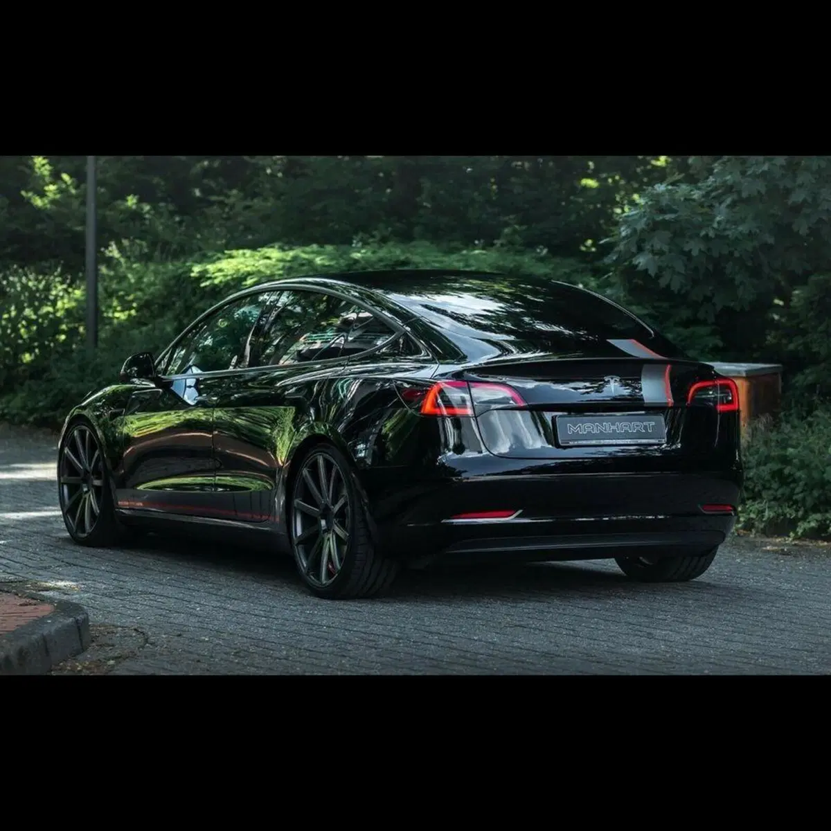 Manhart crea la prima Tesla con griglia anteriore, Piace? (7)