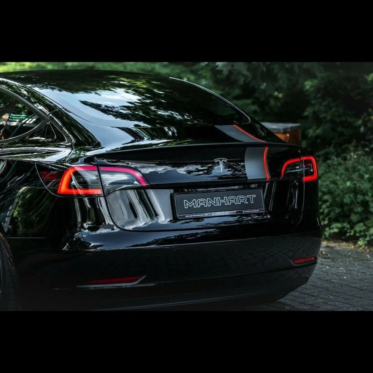 Manhart crea la prima Tesla con griglia anteriore, Piace? (9)