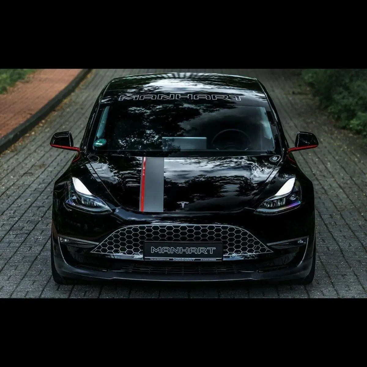 Manhart crea la prima Tesla con griglia anteriore, Piace? (3)