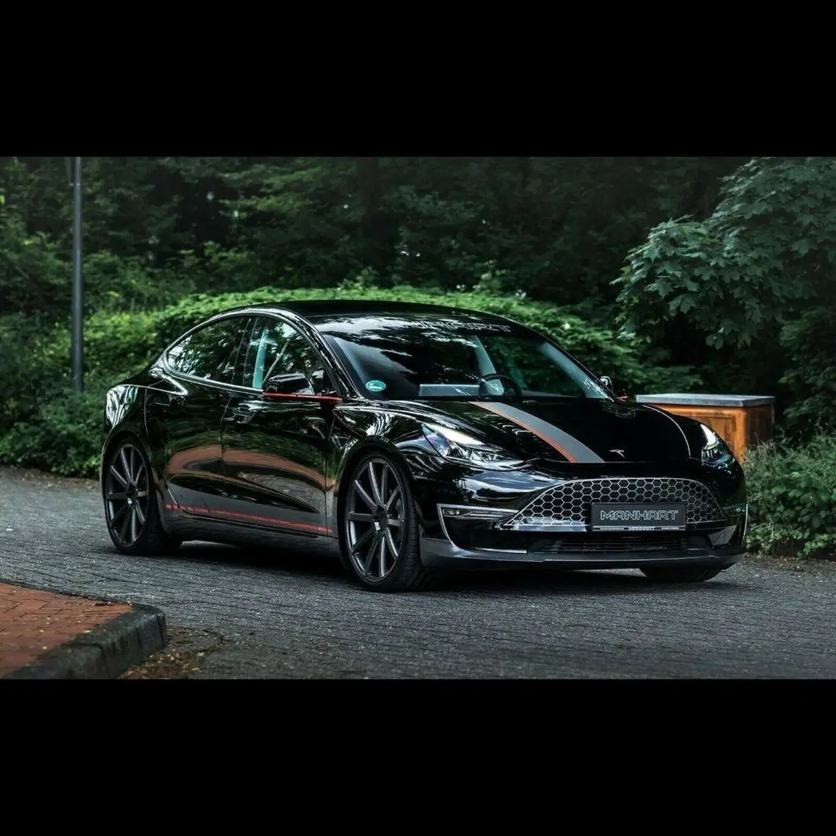 Manhart crea la prima Tesla con griglia anteriore, Piace? (2)