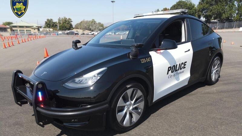 Una Tesla Model Y per la Polizia in California