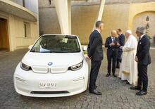 BMW Italia dona un'auto a Papa Francesco 