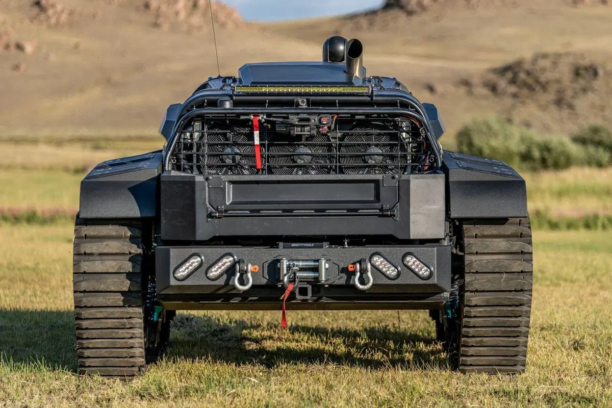 Voglia di off road? Ecco il nuovo carro armato extralusso (8)