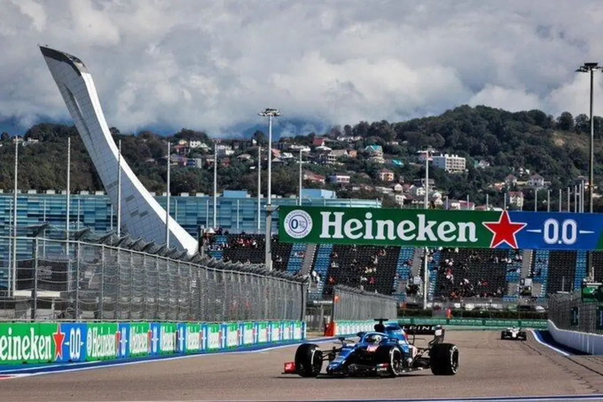 F1, GP Russia 2021: 100° vittoria per Hamilton (55)
