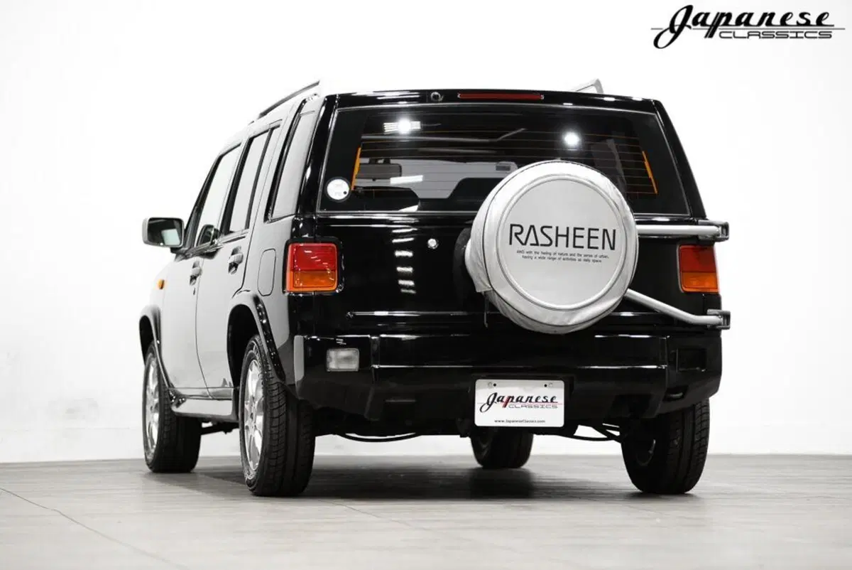 Una rara Nissan Rasheen del 1995 in vendita  (7)