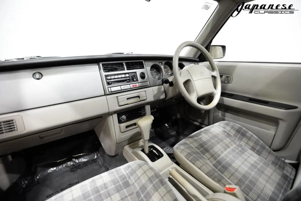 Una rara Nissan Rasheen del 1995 in vendita  (13)