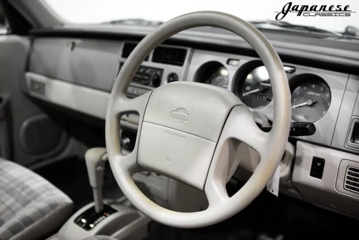 Una rara Nissan Rasheen del 1995 in vendita  (14)