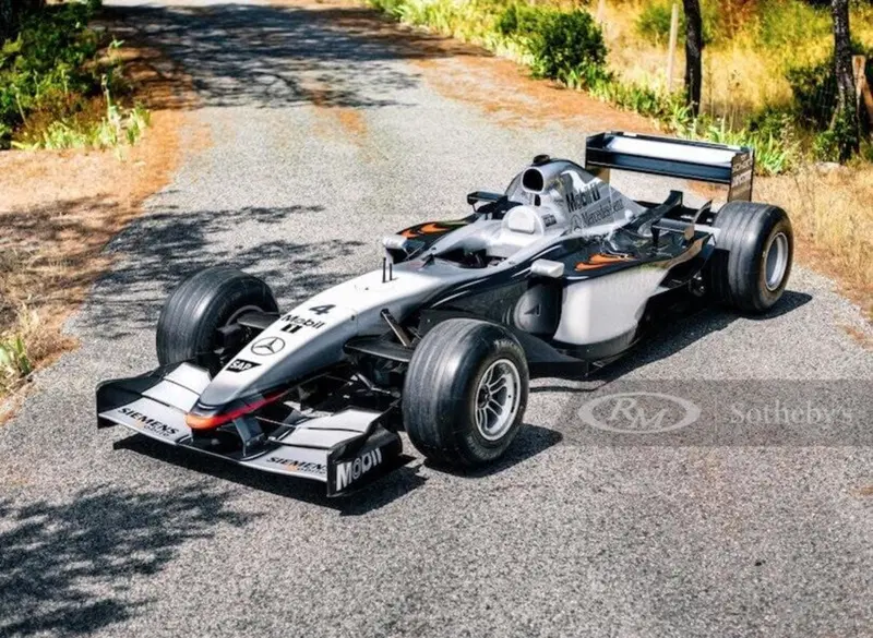 F1, la McLaren MP4-17 di Kimi Raikkonen venduta all'asta per quasi due milioni di euro