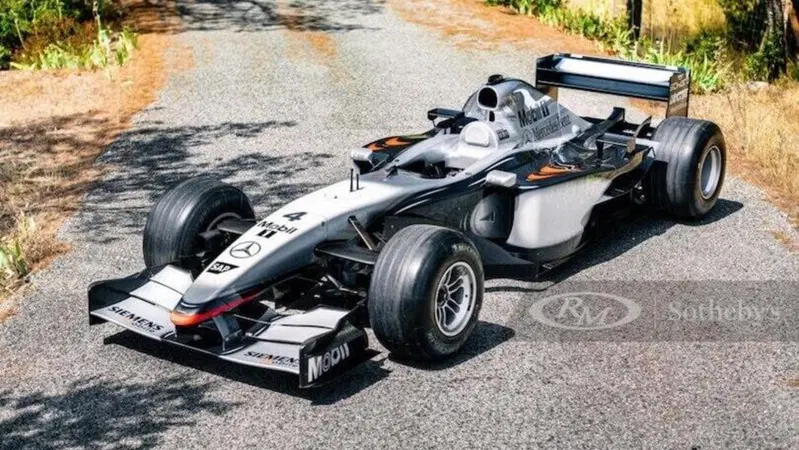 F1, la McLaren MP4-17 di Kimi Raikkonen venduta all'asta per quasi due milioni di euro