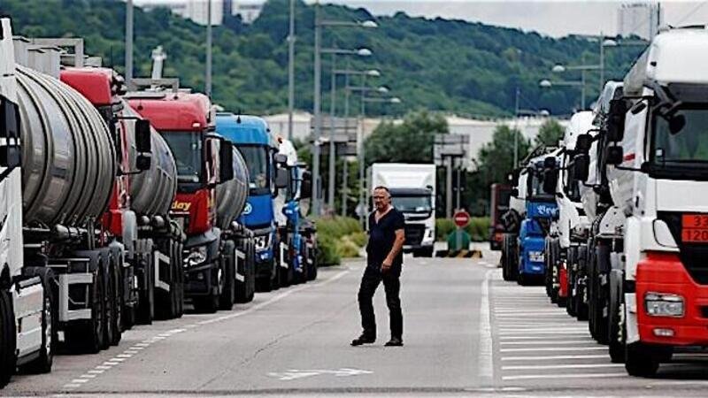 Mancano i camionisti, la Gran Bretagna concede 10mila visti a lavoratori stranieri