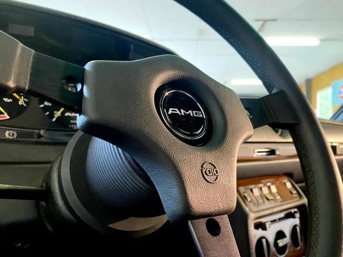 In vendita su Ebay una Mercedes 280CE AMG con kit Zender  (2)