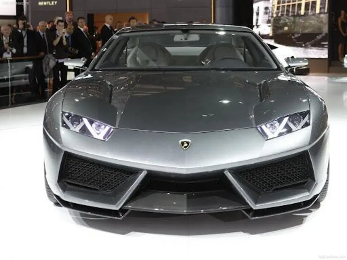 Una Lamborghini da 4 posti? Ecco la Navetta Volante (13)