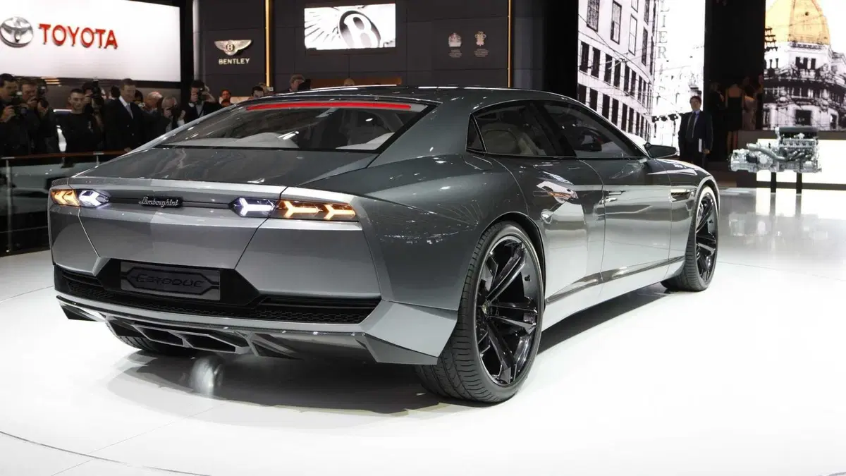 Una Lamborghini da 4 posti? Ecco la Navetta Volante (15)