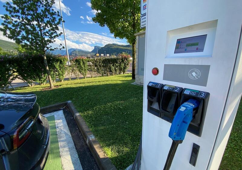 A Bologna arriva la prima stazione di servizio solo per auto elettriche