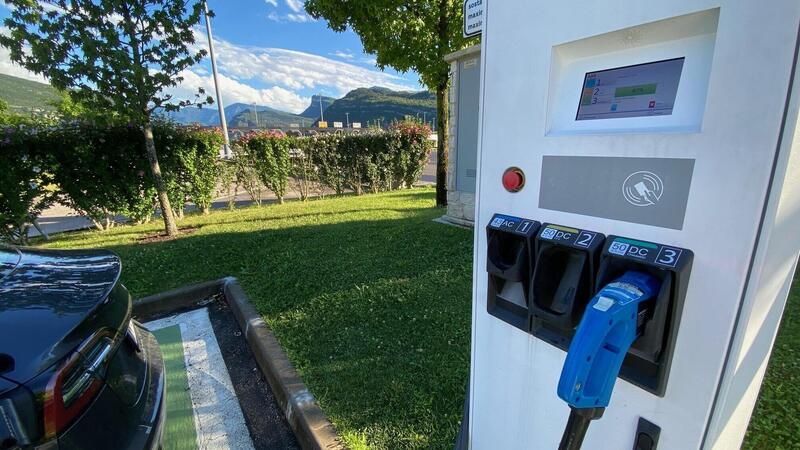 A Bologna arriva la prima stazione di servizio solo per auto elettriche