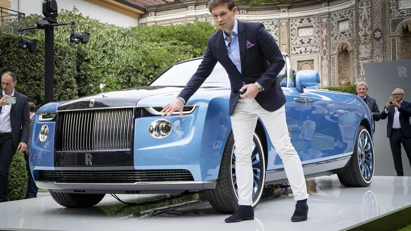 Com'&egrave; davvero l'auto pi&ugrave; ricca del mondo, Rolls Boat-Tail? Le sorprese toccandola dal vivo