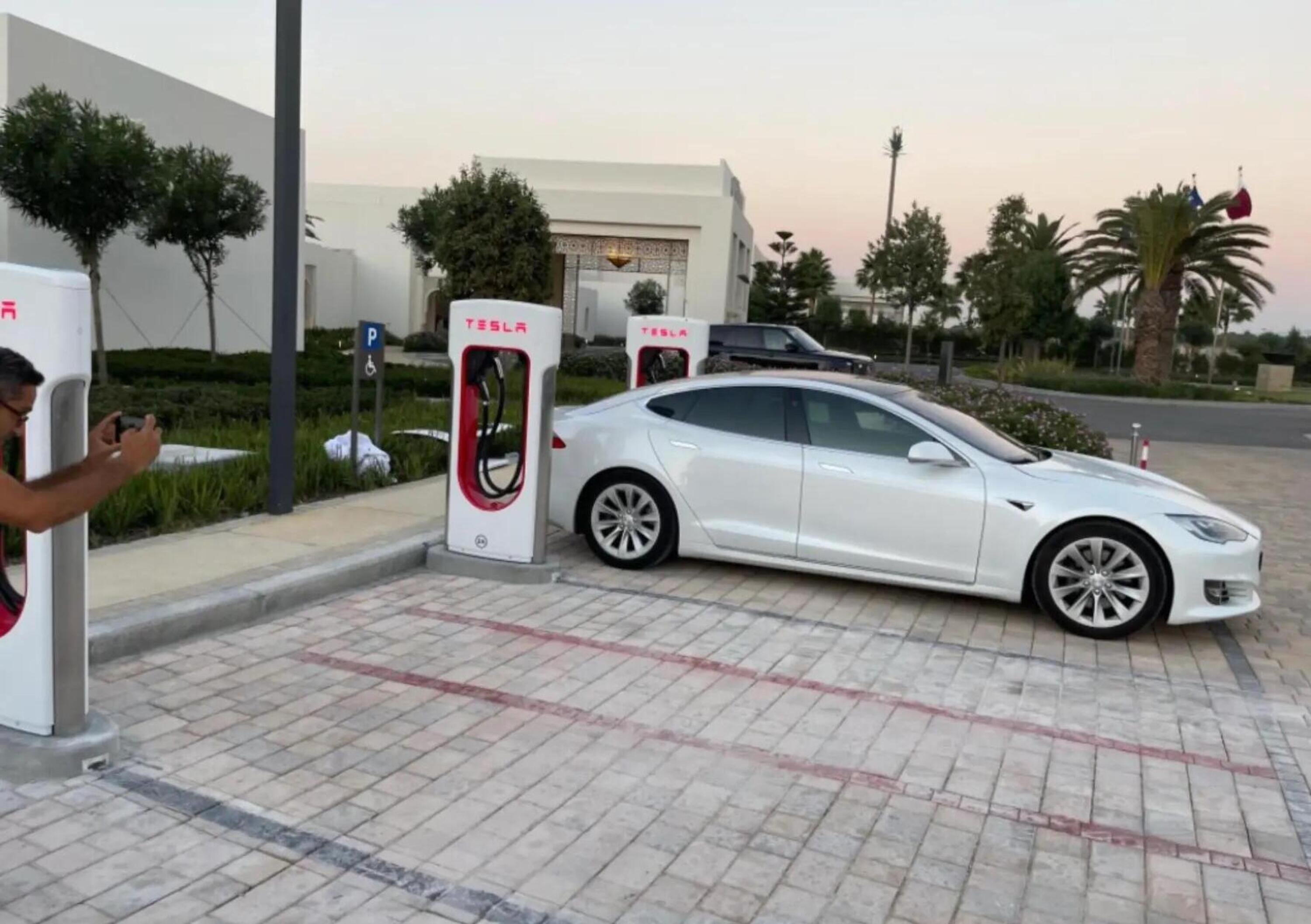 Tesla, i Supercharger sbarcano in Marocco
