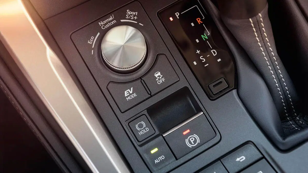Lexus NX (2021-->>) (24)