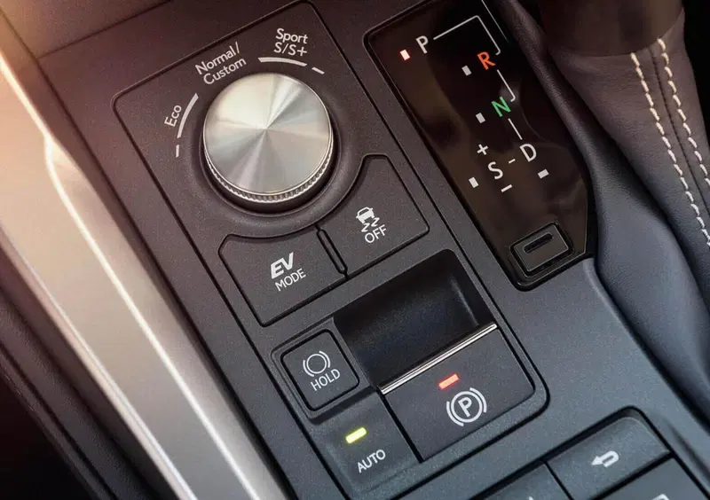 Lexus NX (2021-->>) (24)