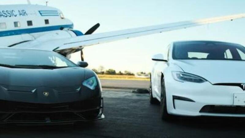 Tesla Model S Plaid vs Lamborghini SVJ: il video della sfida &egrave; gi&agrave; virale