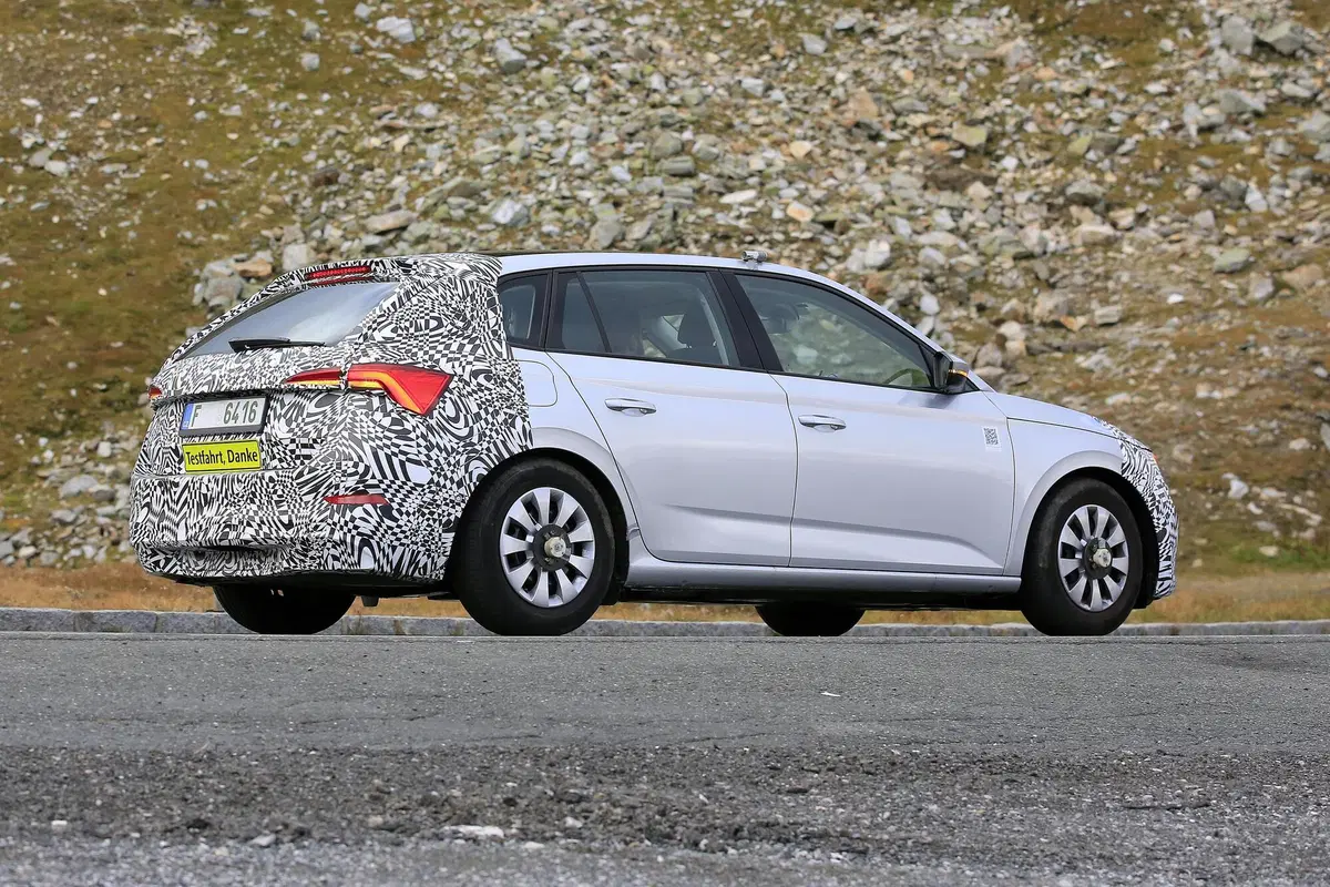Skoda Scala restyling, le foto spia (5)