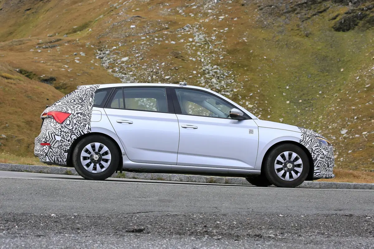Skoda Scala restyling, le foto spia (6)