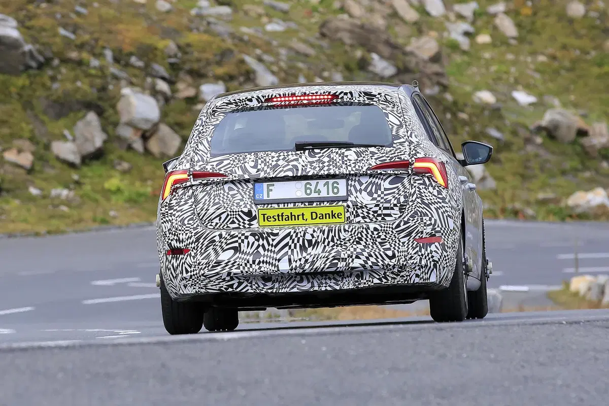 Skoda Scala restyling, le foto spia (7)