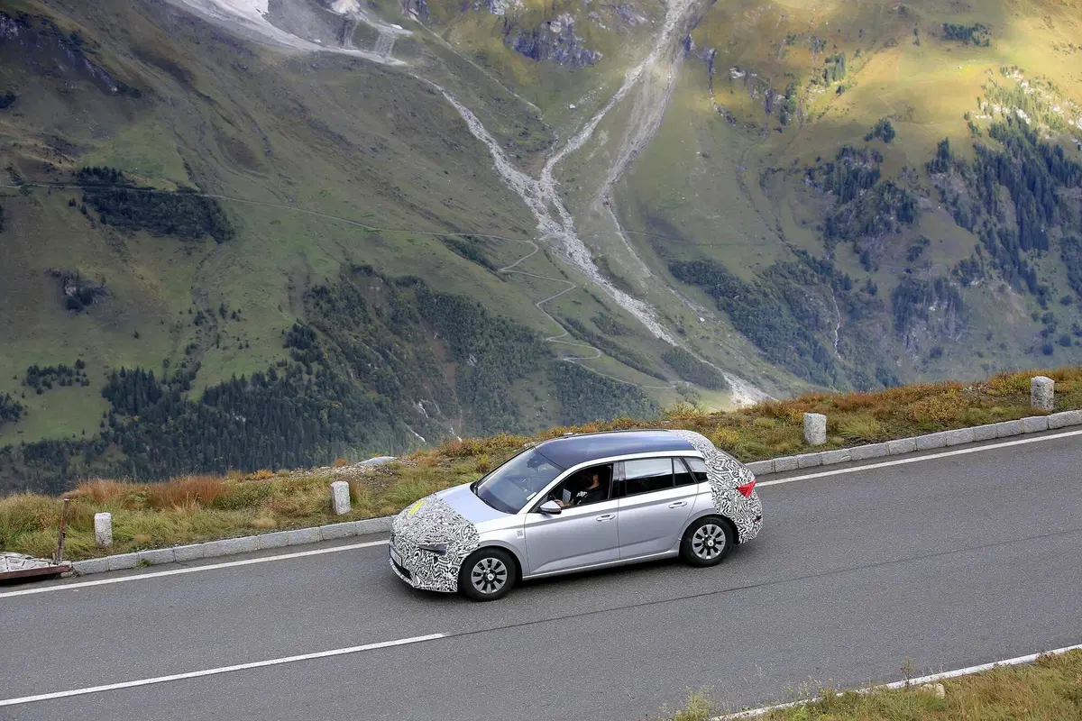 Skoda Scala restyling, le foto spia (8)