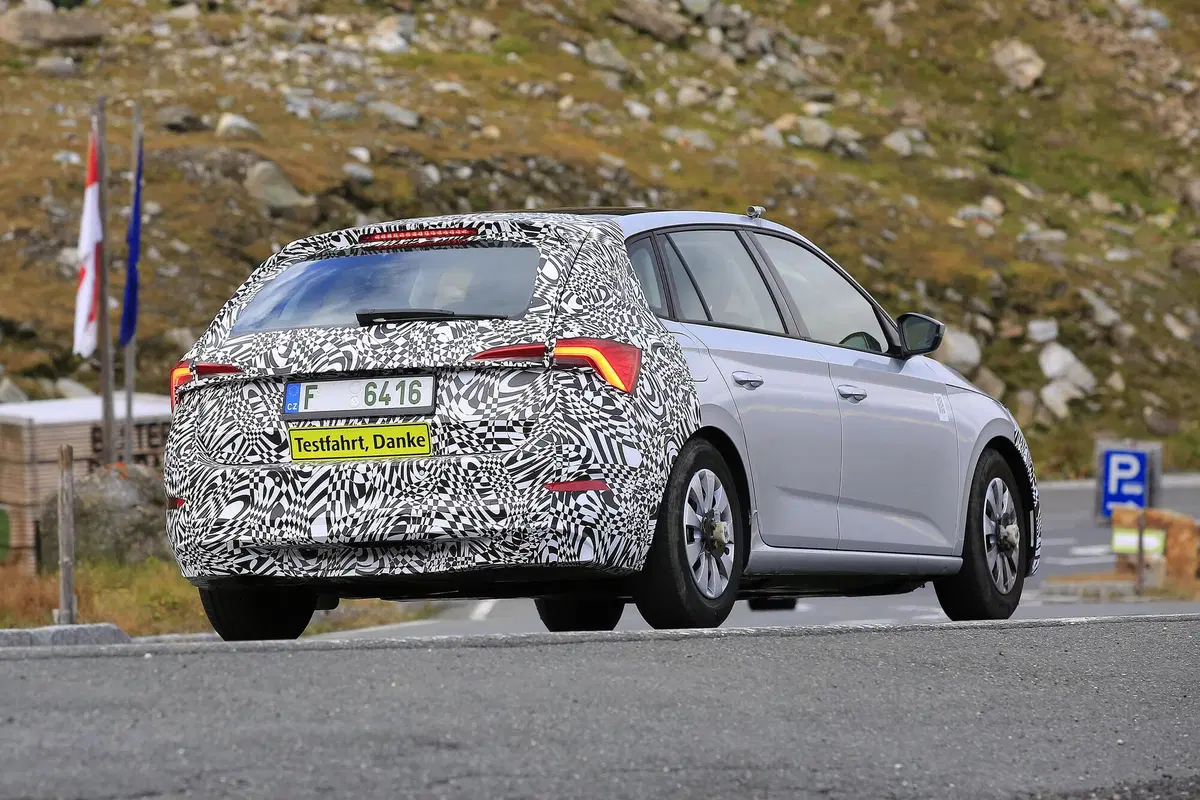 Skoda Scala restyling, le foto spia (9)