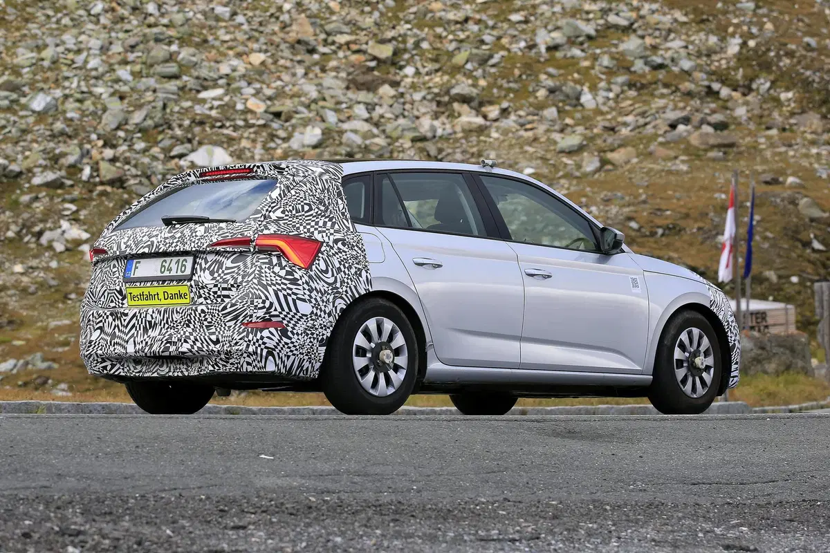 Skoda Scala restyling, le foto spia (10)