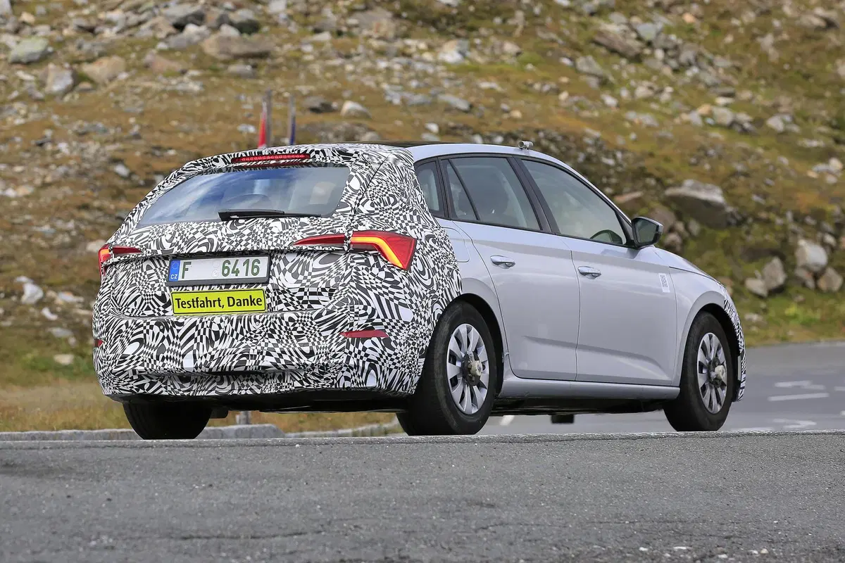 Skoda Scala restyling, le foto spia (11)