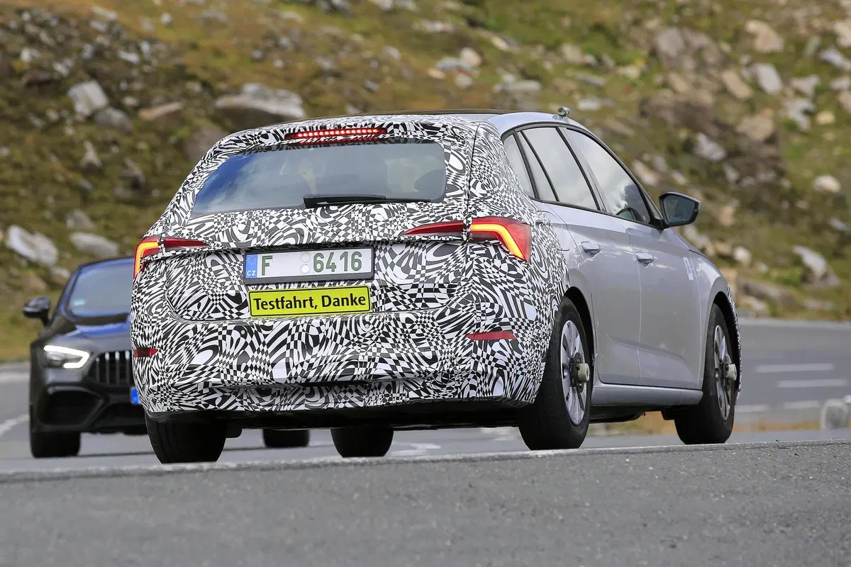 Skoda Scala restyling, le foto spia (14)