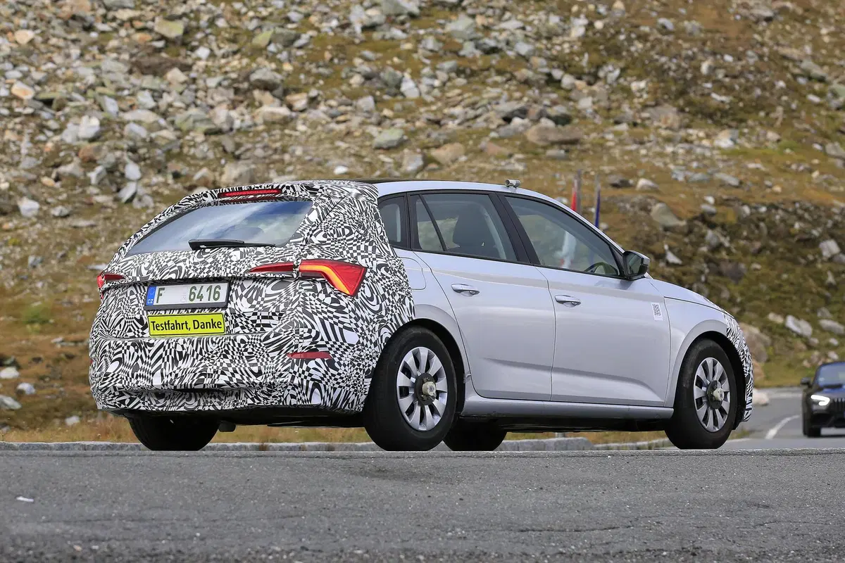 Skoda Scala restyling, le foto spia (13)