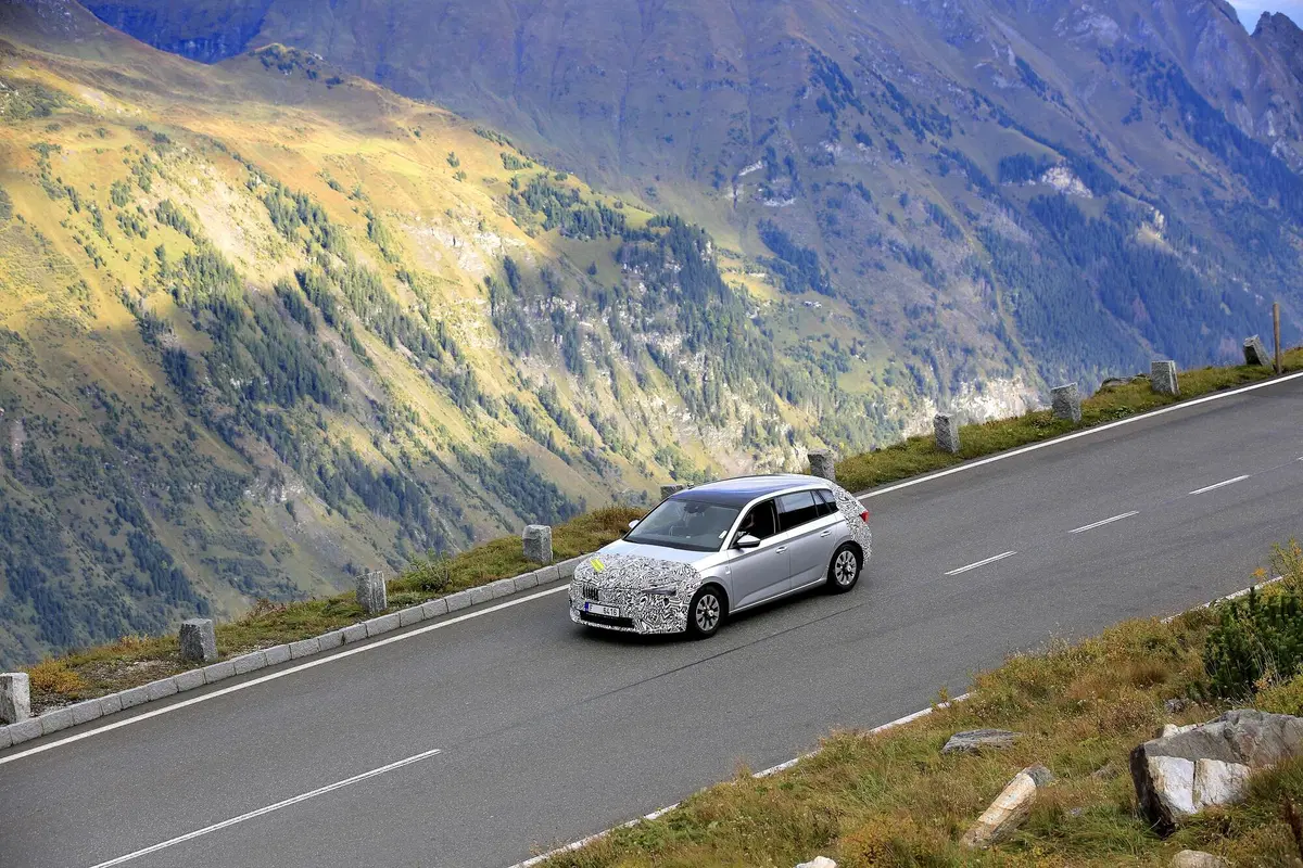 Skoda Scala restyling, le foto spia (15)